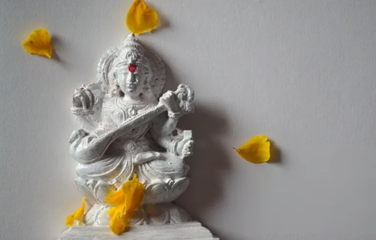 आरती सरस्वती जी: ओम् जय वीणे वाली (Saraswati Aarti: Om Jai Veene Wali)