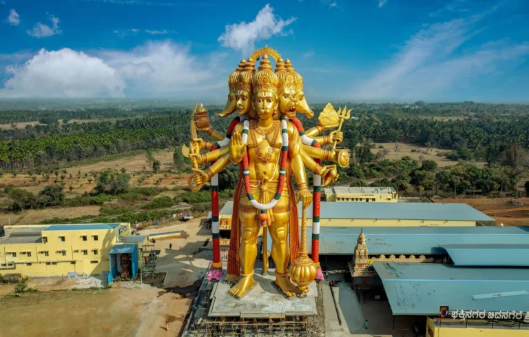 हनुमान चालीसा पढ़ने के 21 चमत्कारिक फायदे (Hanuman Chalisa Padhne Ke 21 Fayde)